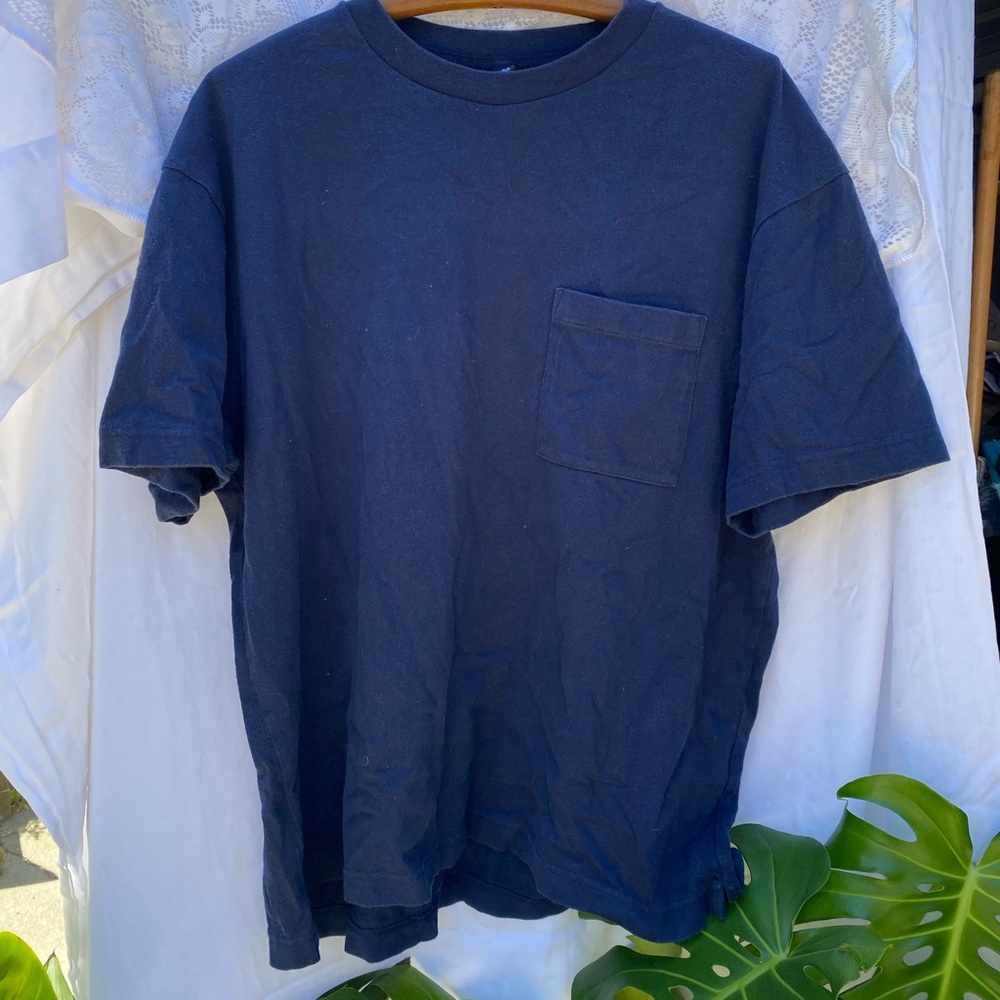 Navy Uniqlo t shirt
